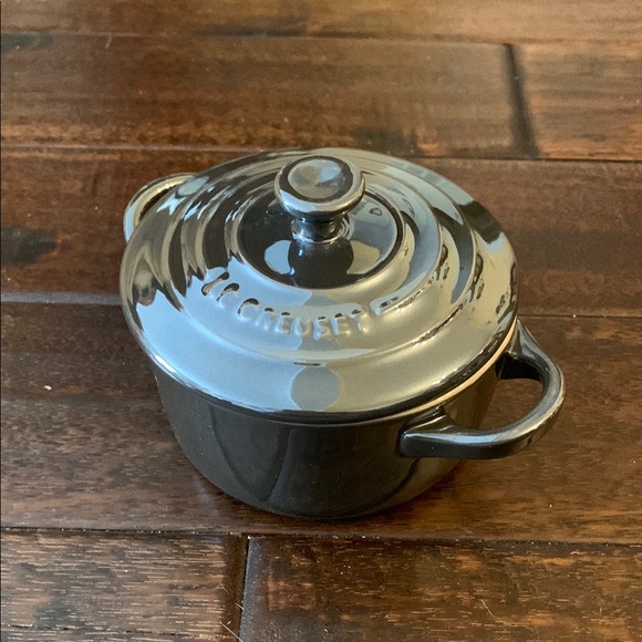 Le Creuset Black Nickel Mini Round Cocotte Casserole Dish with lid NWT - Picture 1 of 5
